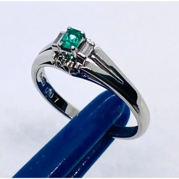 Platinum Emerald Diamond Ring Size 7